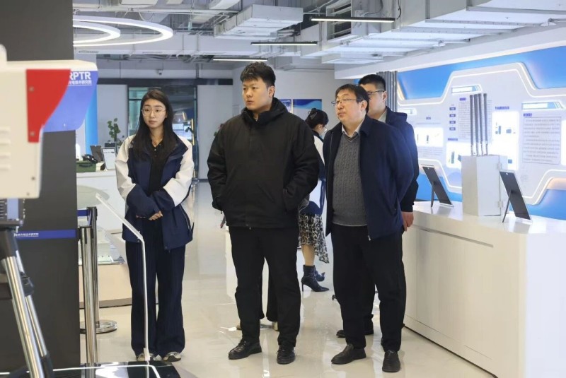 河南轩明实业有限公司总经理申俊卿一行莅临雷神研究院考察交流