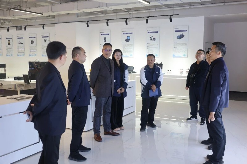 郑州民进企业家联谊会常务副会长郑延召一行莅临雷神研究院考察交流