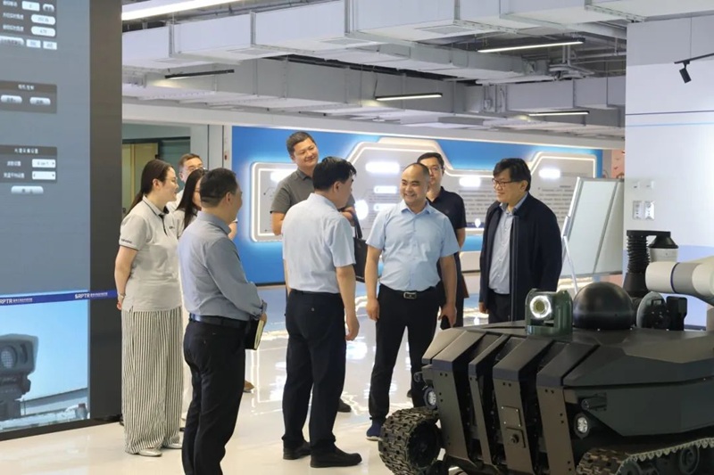 中国南水北调集团中原区域总部副总经理符运友一行莅临雷神研究院参观交流