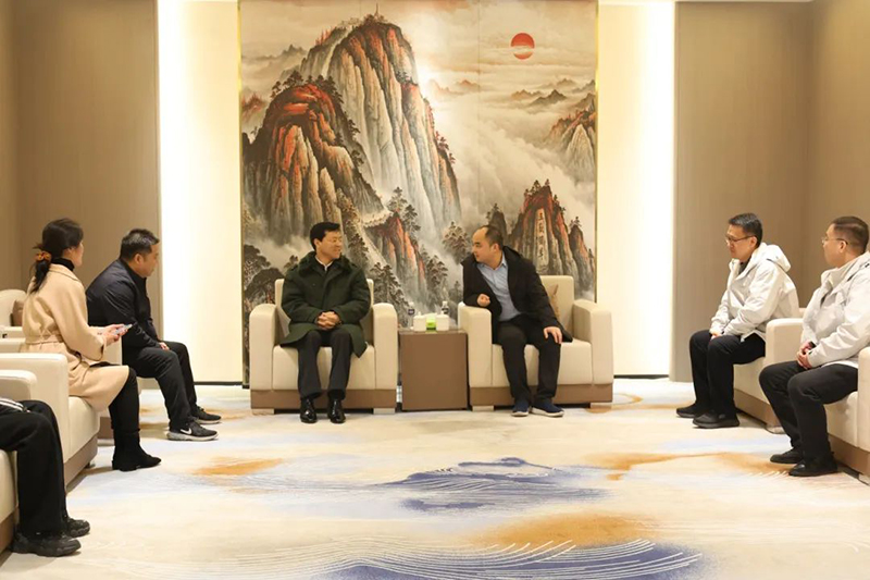 郑东新区管委会一级调研员李红旗、龙源路办事处党工委书记代予龙一行莅临雷神研究院参观调研