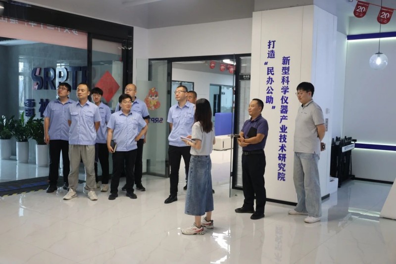 中国兵器光电集团平原光电公司战略规划部部长吴应运一行莅临雷神研究院参观交流