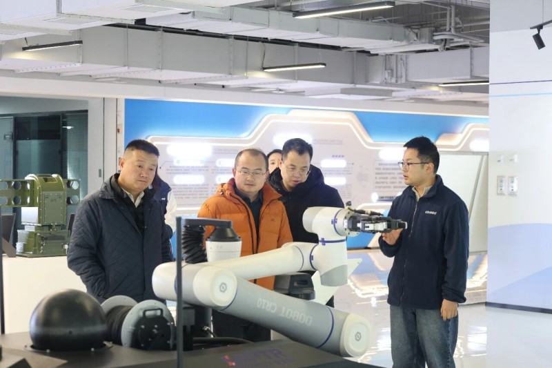 深圳市卫飞科技有限公司董事长吴云松一行莅临雷神研究院参观交流