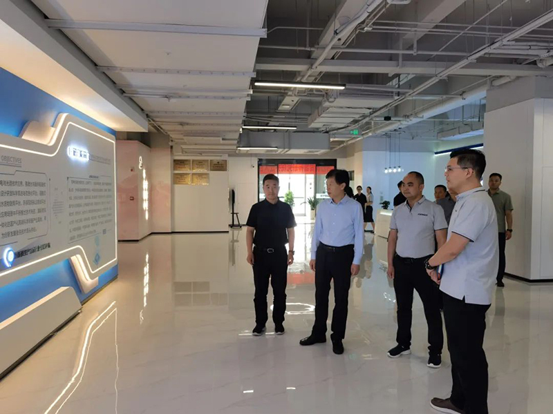孙建功一行调研雷神研究院建设