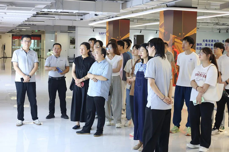 郑州大学材料科学与工程学院师生参观雷神研究院